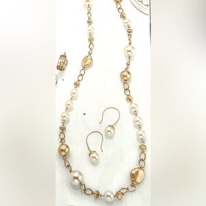 NWOT lia sophia “Socialite” necklace 38-41” matte gold tone w/ resin pearls